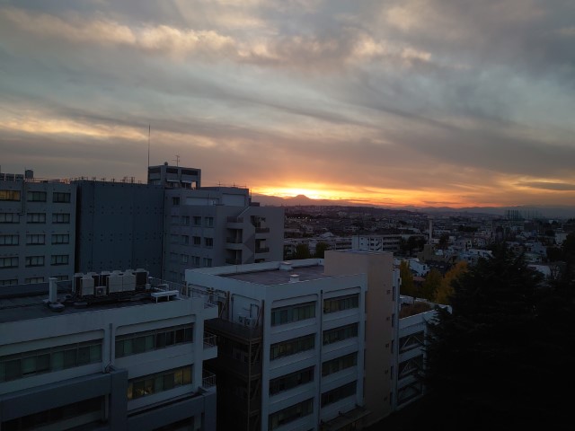 窓からの景色 (夜)